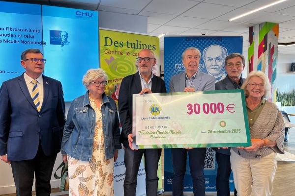 la remise du chèque a eu lieu au Village by CA